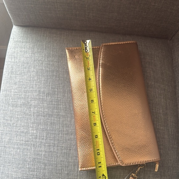 Elegant Rose Gold Clutch Bag - Picture 6 of 6